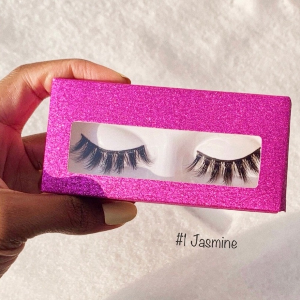 π¦ The Natural Look Faux Lashes π¦ - Picture 2 of 4